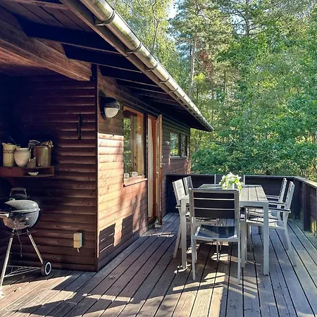 Amazing In Aakirkeby With Wifi Feriehus *